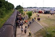 Roskilde Festival Station Ifølge gentagne proklamationer fra Jens Unmack på en nærliggende dyrskueplads den 2. juli 2011 stopper mælketoget pr. dags dato heller ikke længere ved Festivalpladsen Trinbræt