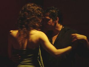 Det uforglemmelige øjeblik hvor Xaxel og Sarralyn genfinder deres sande jeg i en endeløs tango