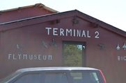 Terminal 2 håndterer både museet og oversøiske flyvninger.